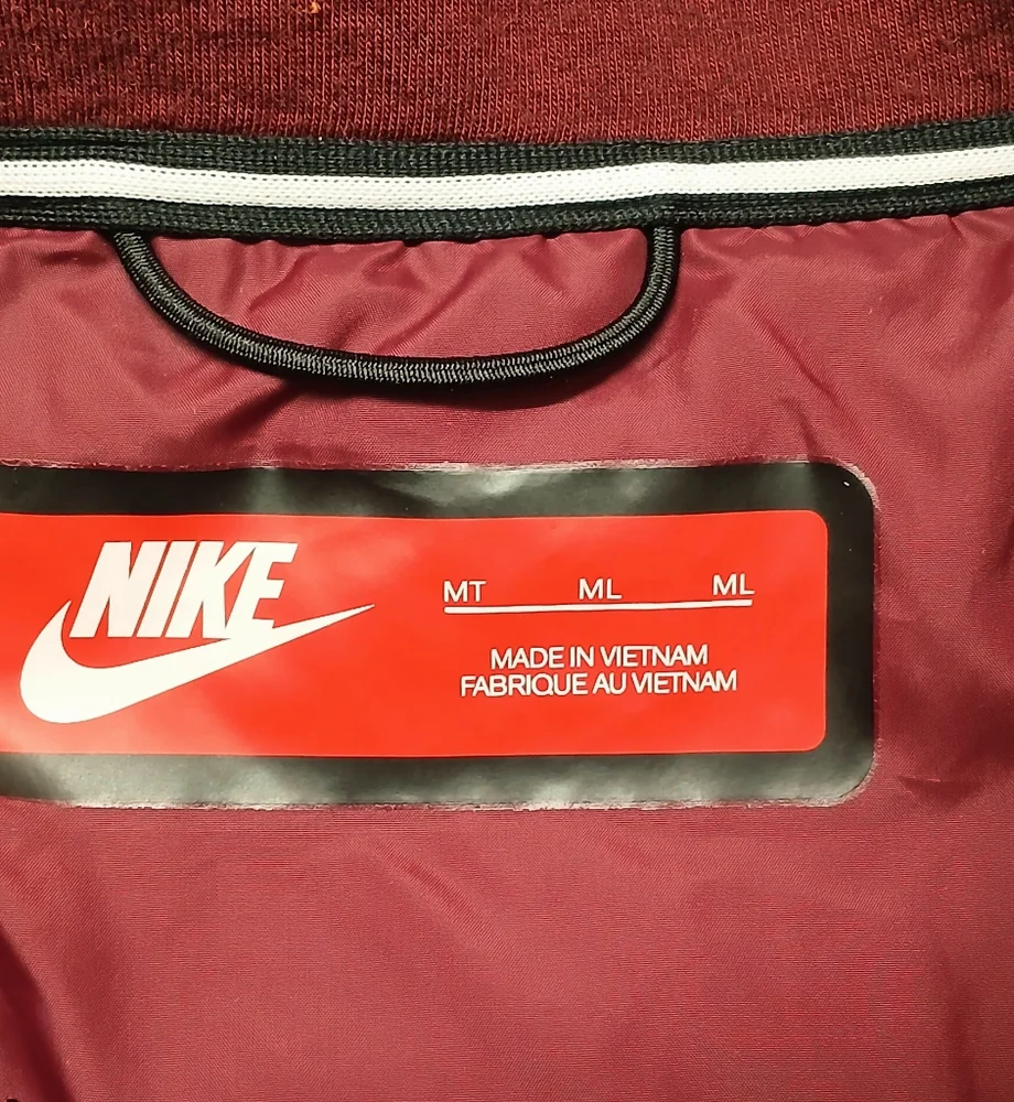 Nike Women's Burgundy Puffer Jacket - Picture 6 of 9